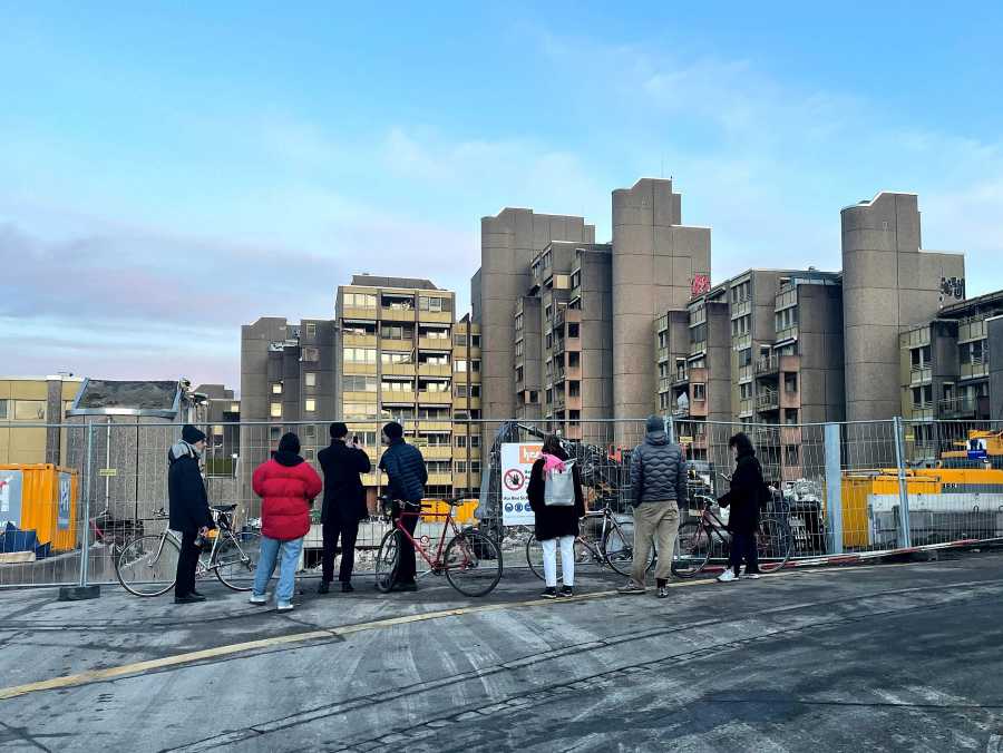 Enlarged view: The ZAS* during a city walk