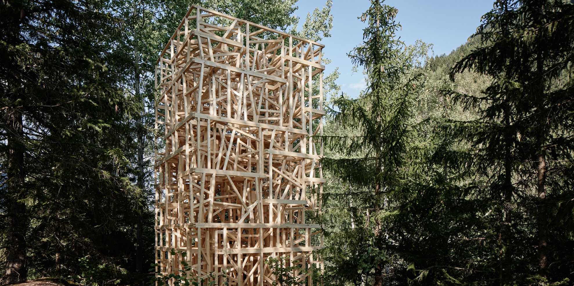 Die Caschlatsch-Installation befindet sich auf einem Felsvorsprung in Disentis/Mustér.